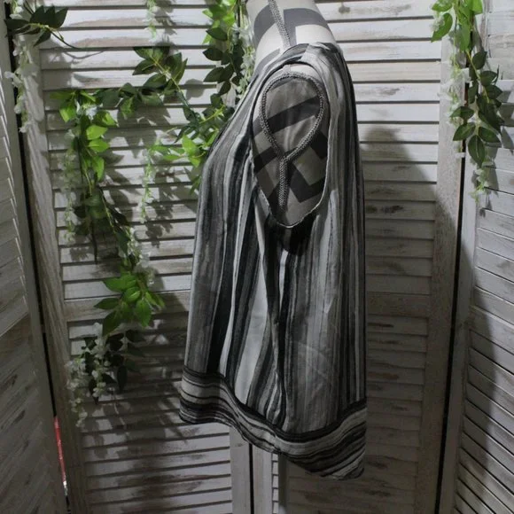 apt 9 sleeveless striped blouse (520) - Picture 4 of 7